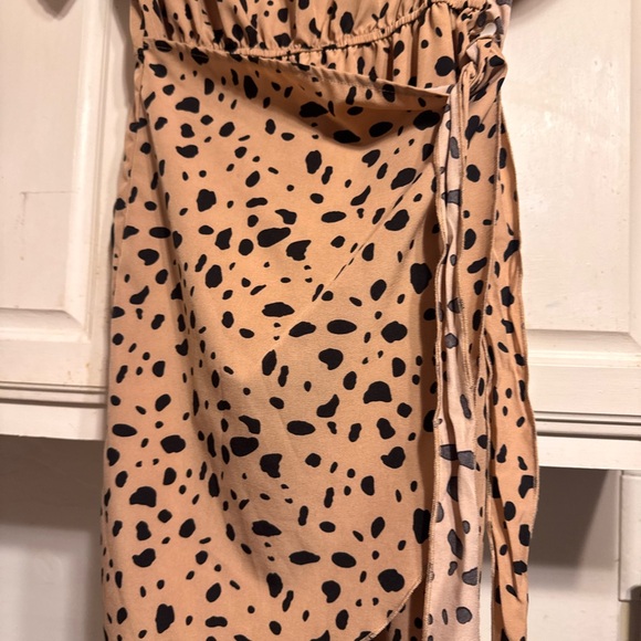 Elegant Tan and Black Asymmetrical Dress - Picture 3 of 5